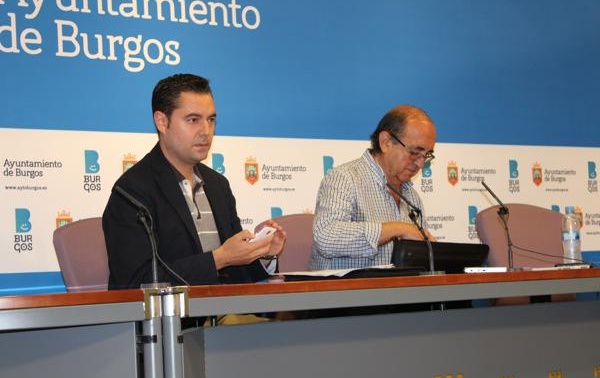 Daniel de la Rosa y Fernández Santos dieron a conocer las proposiciones del PSOE. 